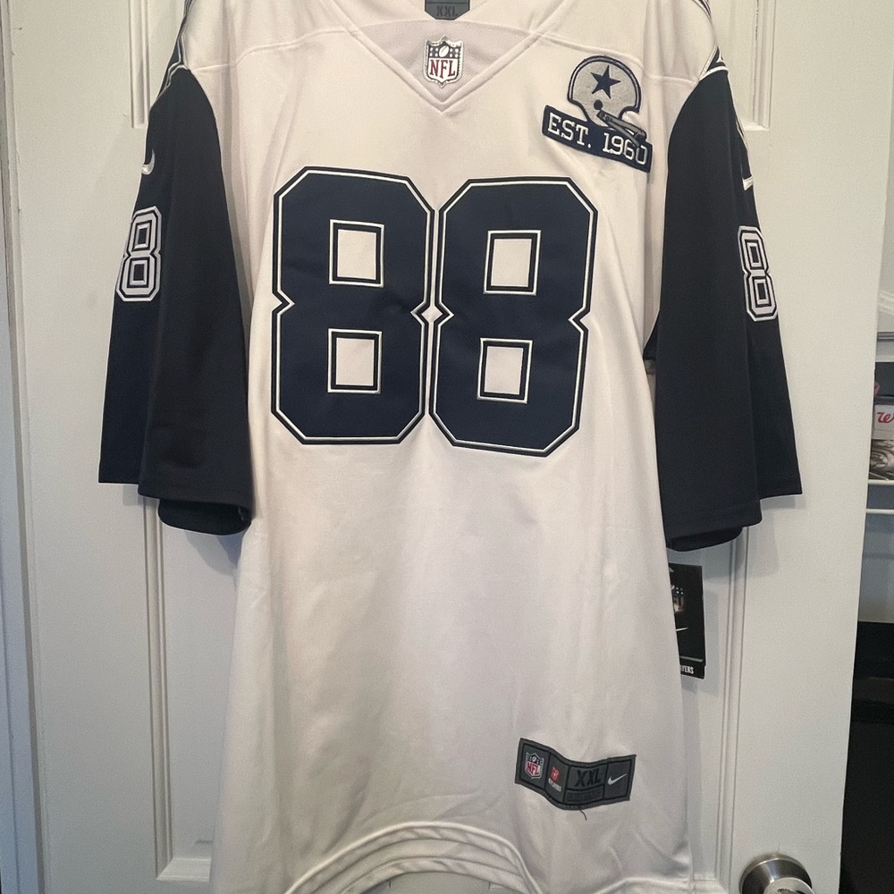 Nike NFL Men's White and Navy Dallas Cowboys Ceedee Lamb Football Jersey XXL